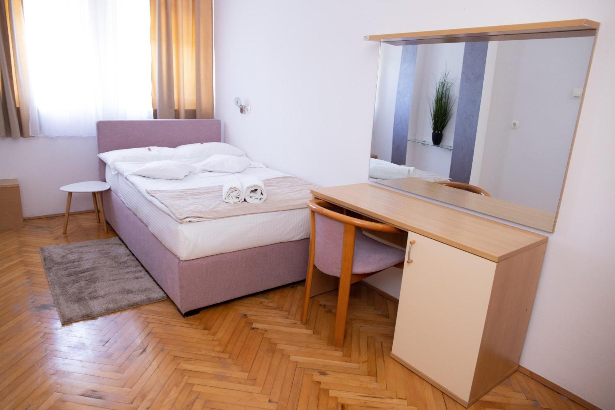 Motel New Sanatron Bosanski Novi エクステリア 写真