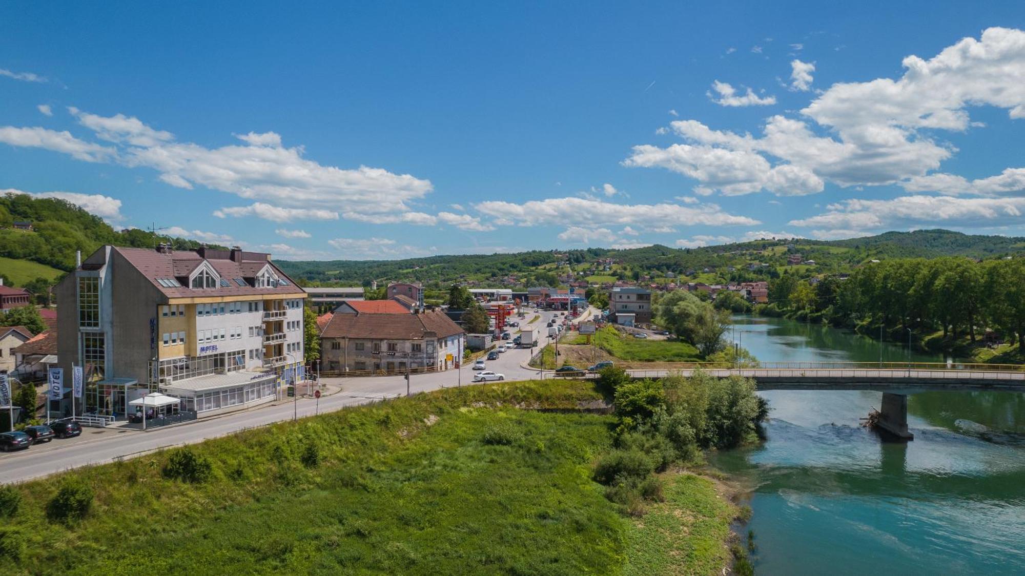 Motel New Sanatron Bosanski Novi エクステリア 写真