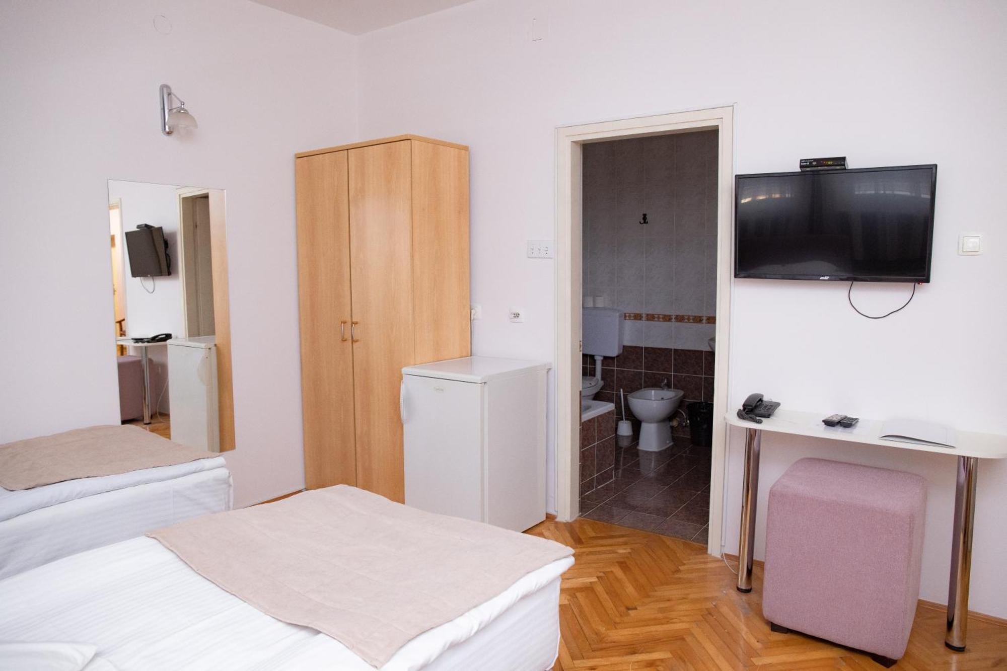 Motel New Sanatron Bosanski Novi エクステリア 写真