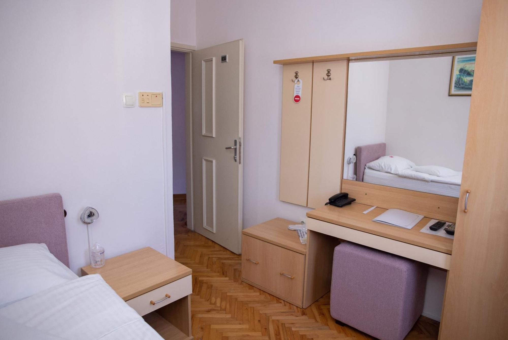 Motel New Sanatron Bosanski Novi エクステリア 写真