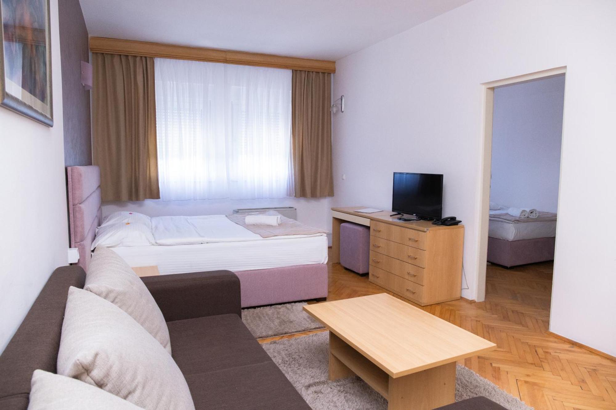 Motel New Sanatron Bosanski Novi エクステリア 写真