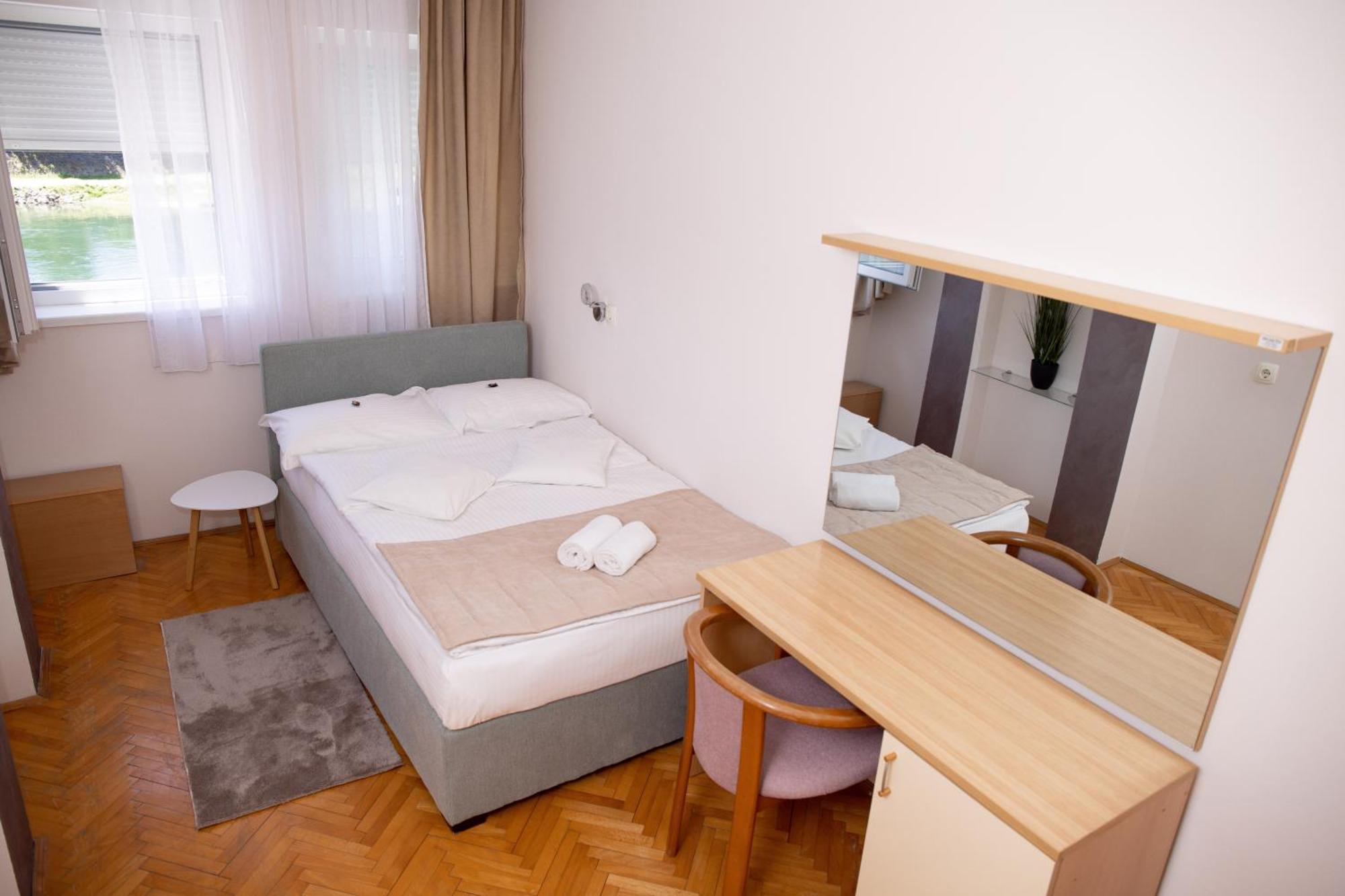 Motel New Sanatron Bosanski Novi エクステリア 写真