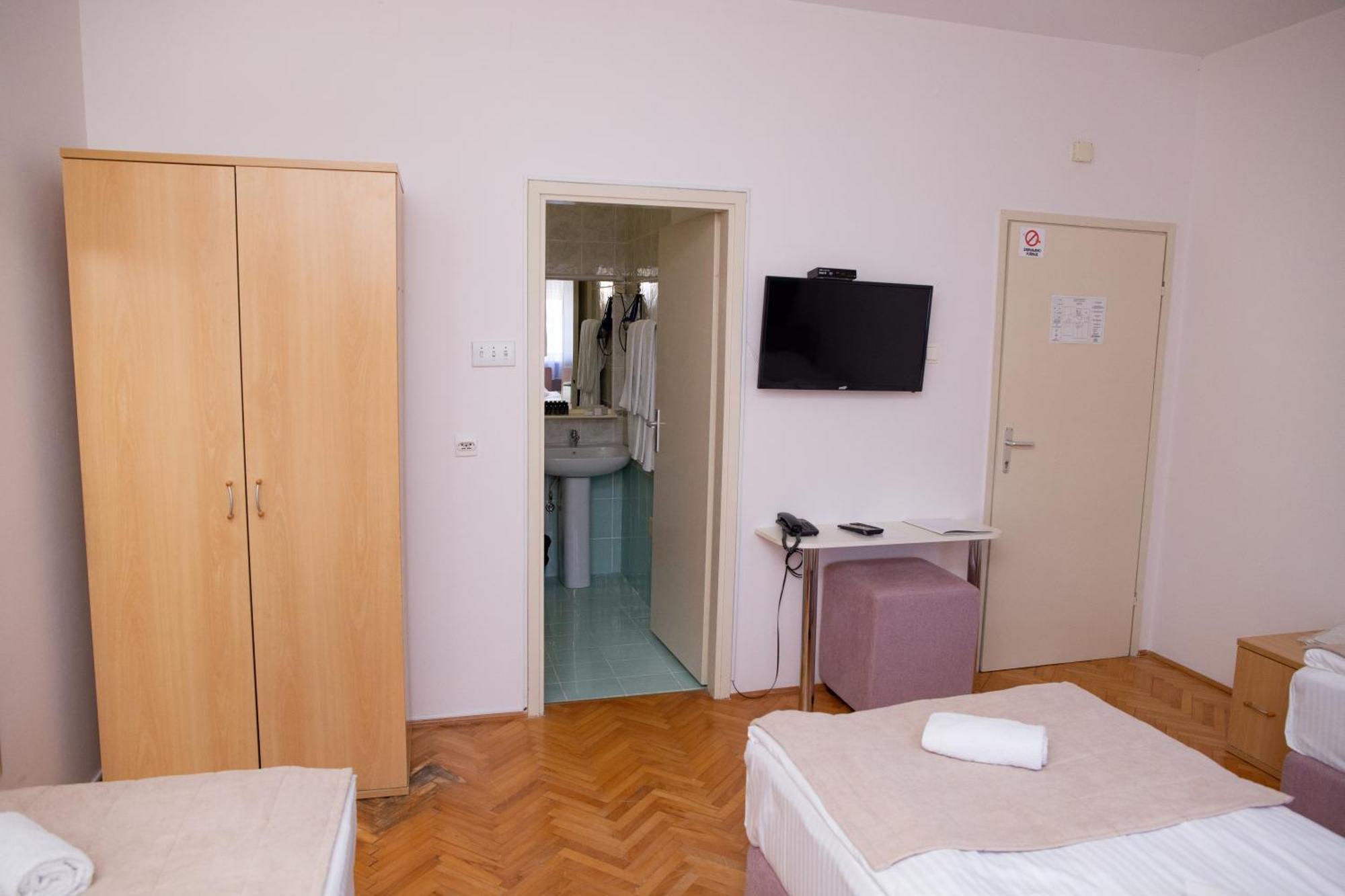 Motel New Sanatron Bosanski Novi エクステリア 写真