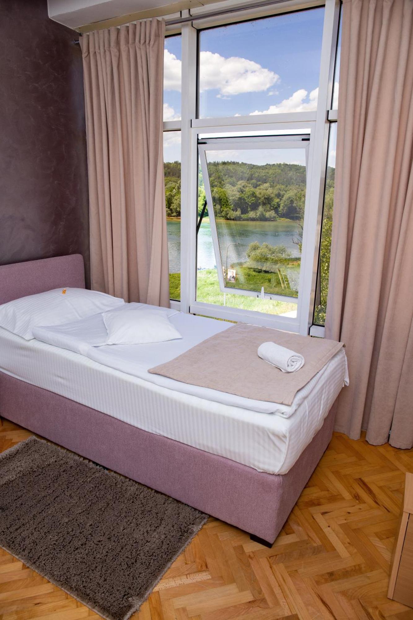 Motel New Sanatron Bosanski Novi エクステリア 写真