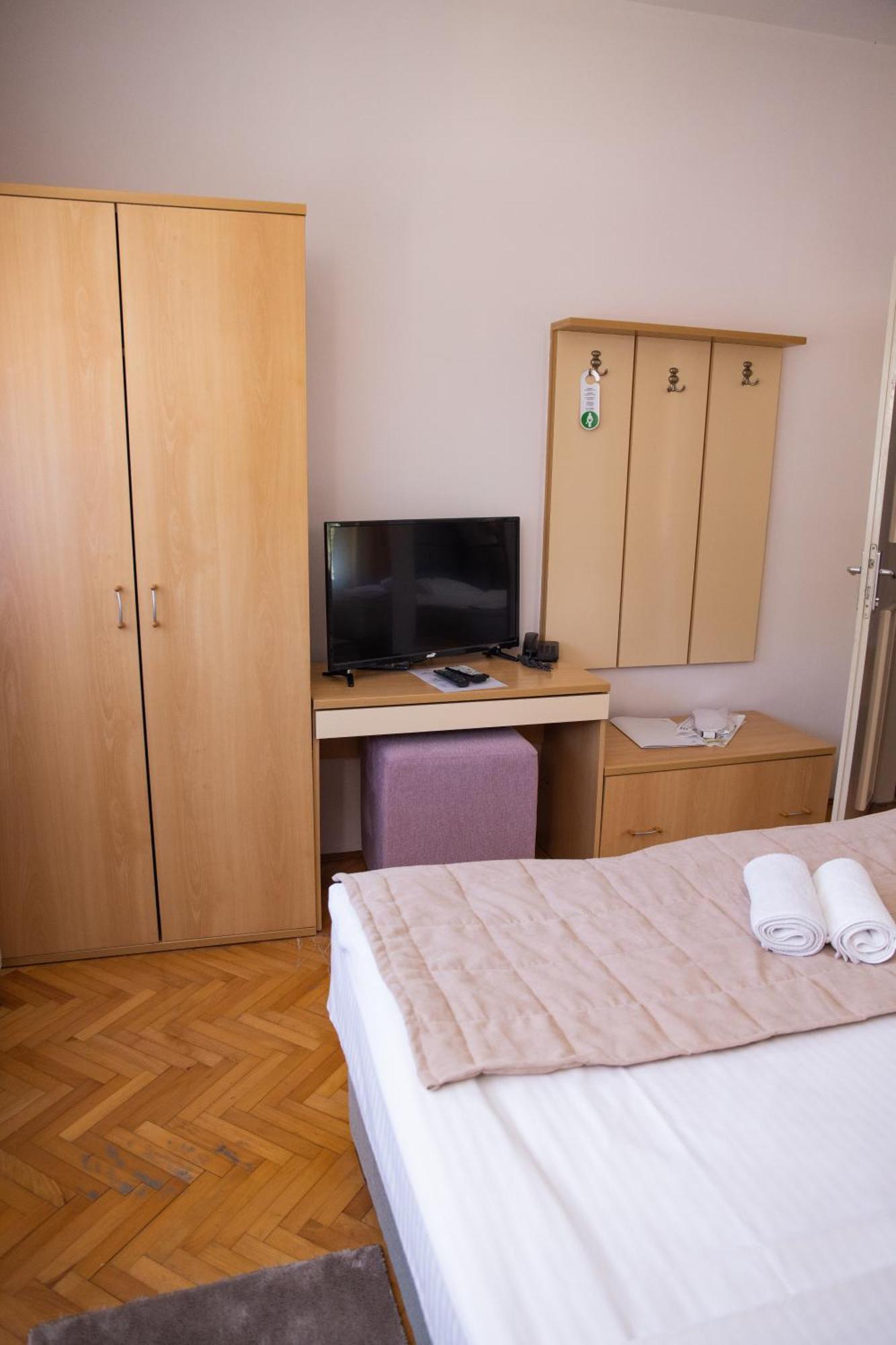 Motel New Sanatron Bosanski Novi エクステリア 写真
