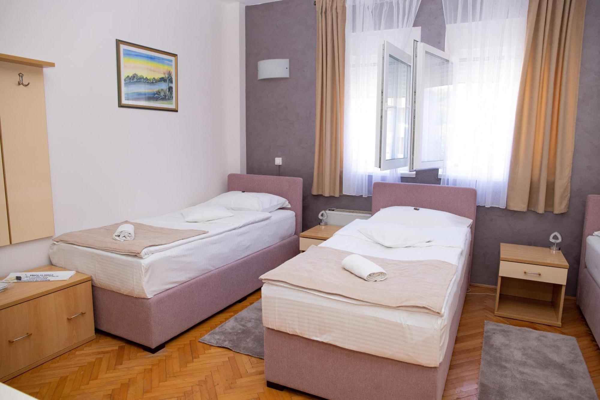 Motel New Sanatron Bosanski Novi エクステリア 写真