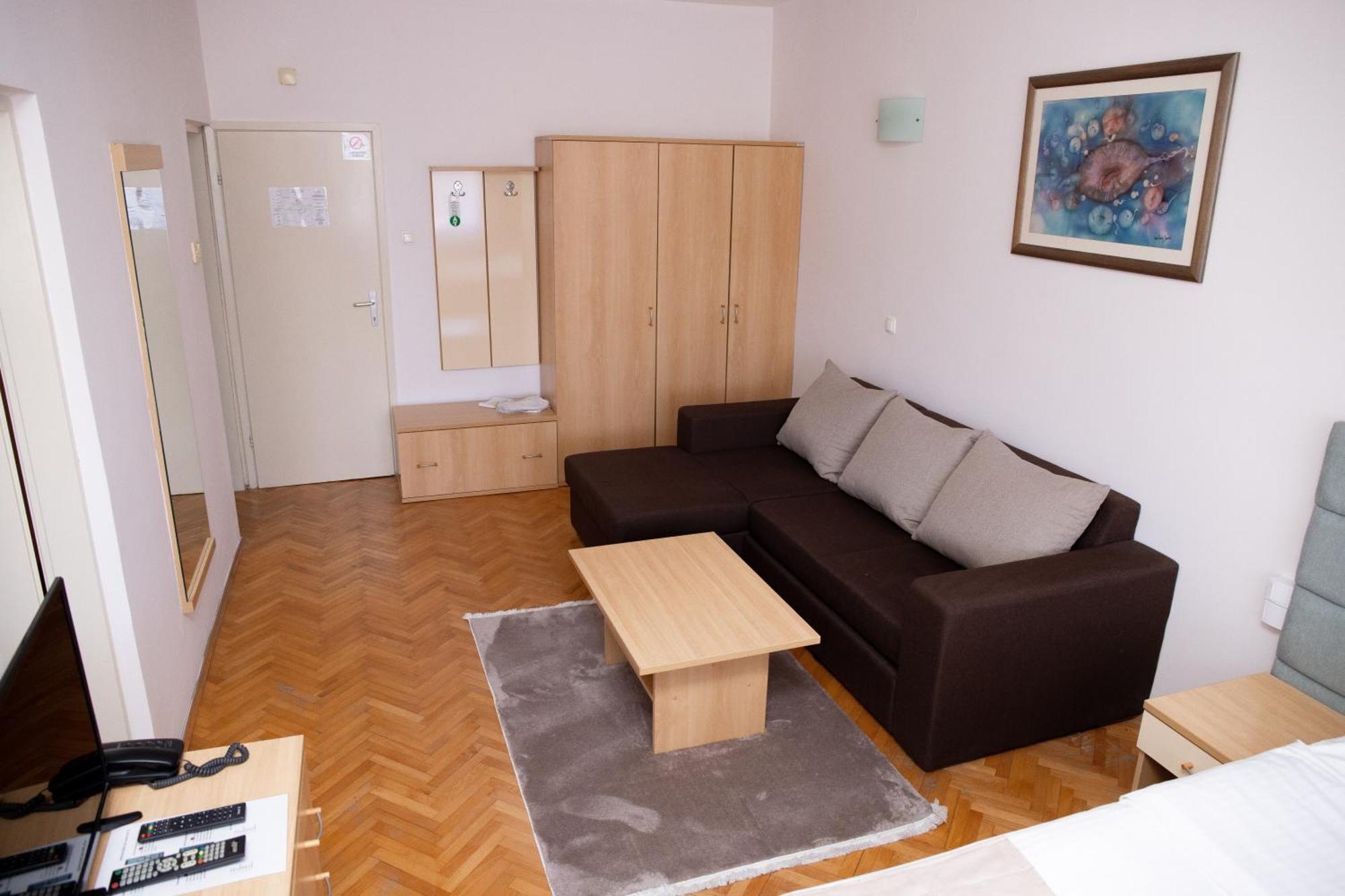 Motel New Sanatron Bosanski Novi エクステリア 写真