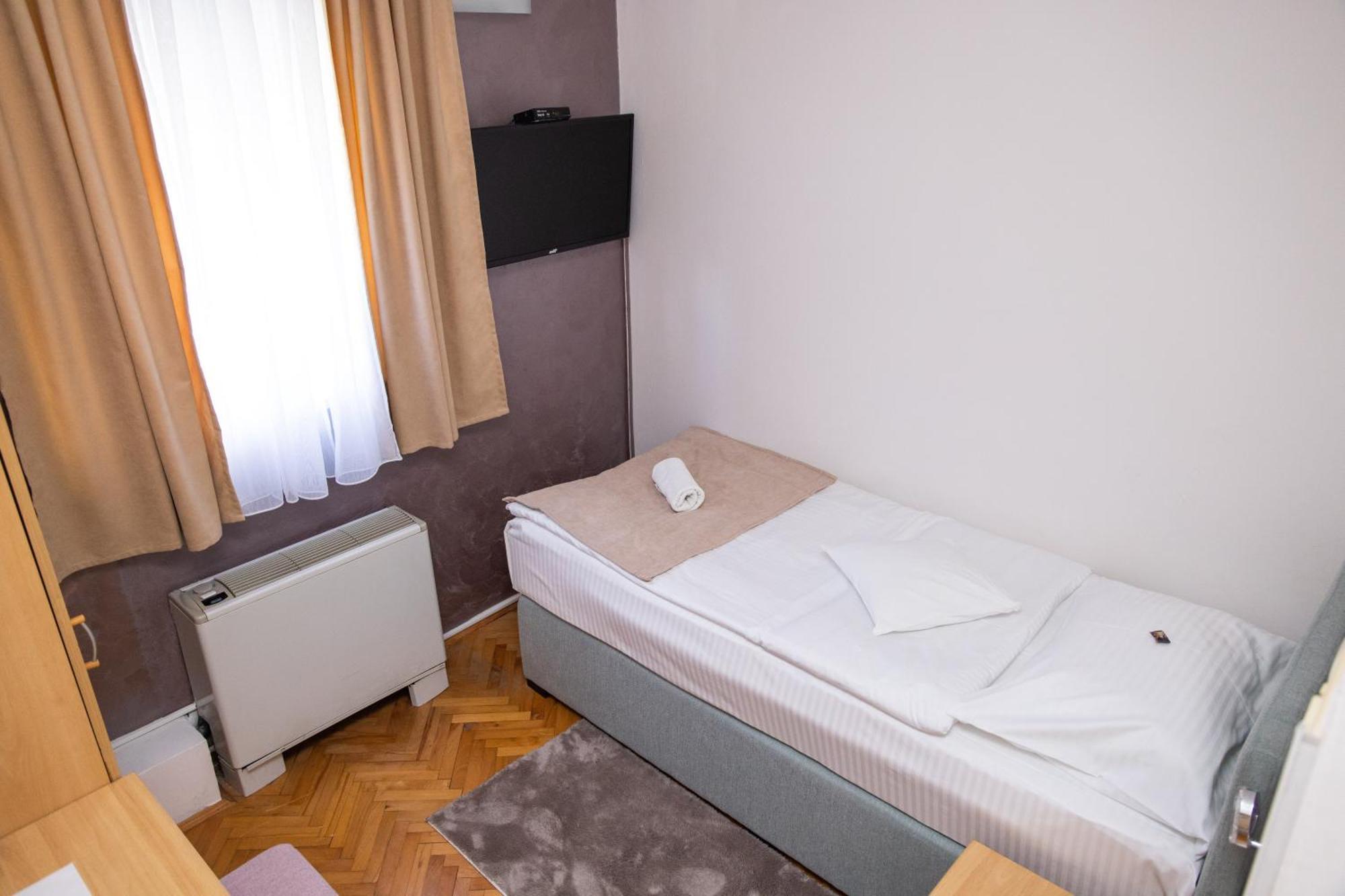 Motel New Sanatron Bosanski Novi エクステリア 写真