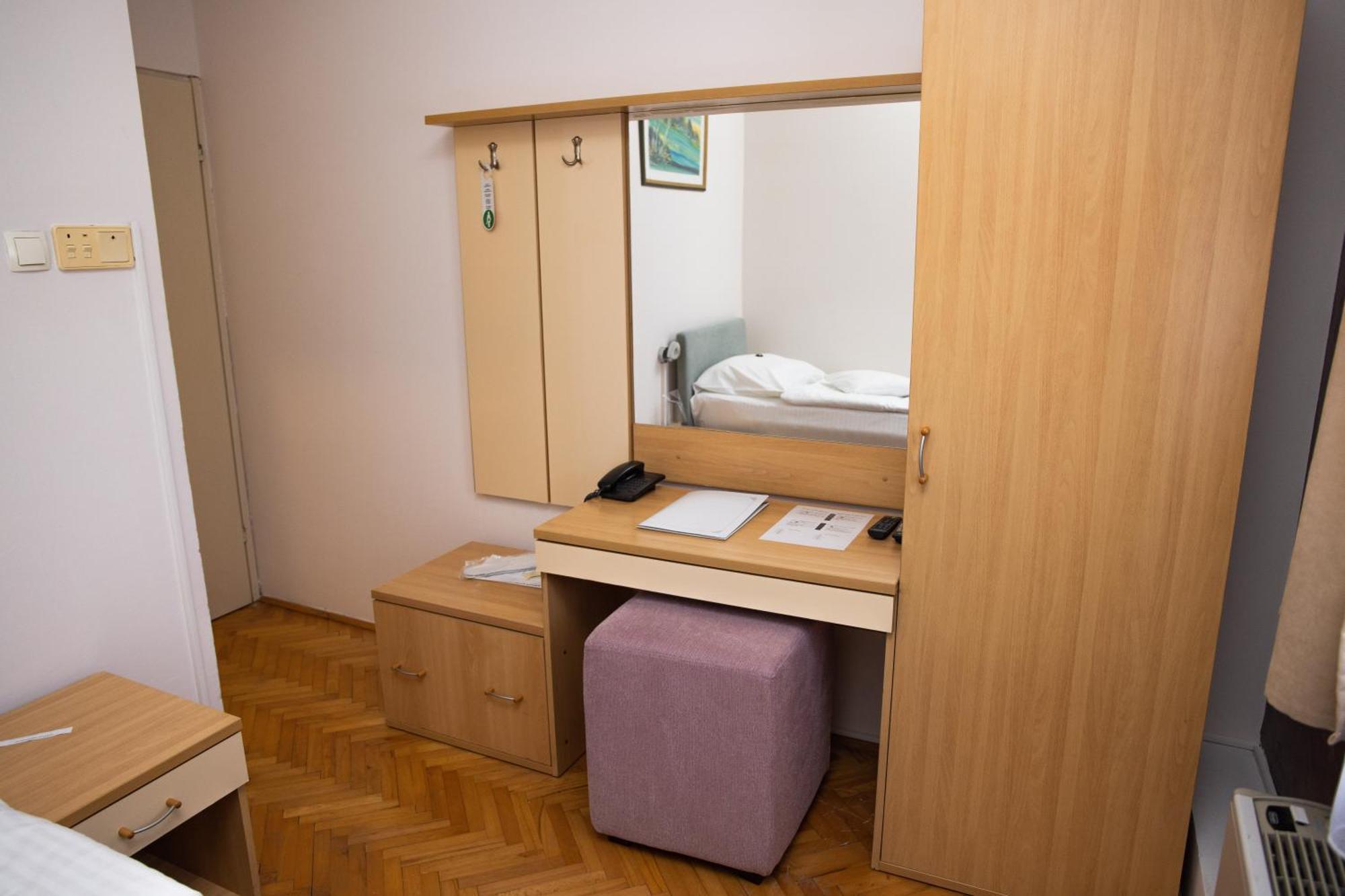 Motel New Sanatron Bosanski Novi エクステリア 写真