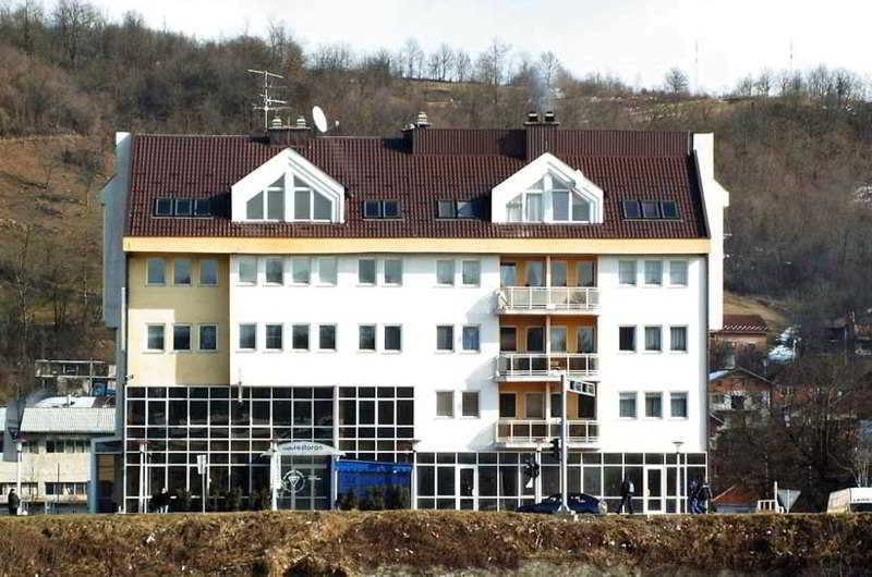 Motel New Sanatron Bosanski Novi エクステリア 写真